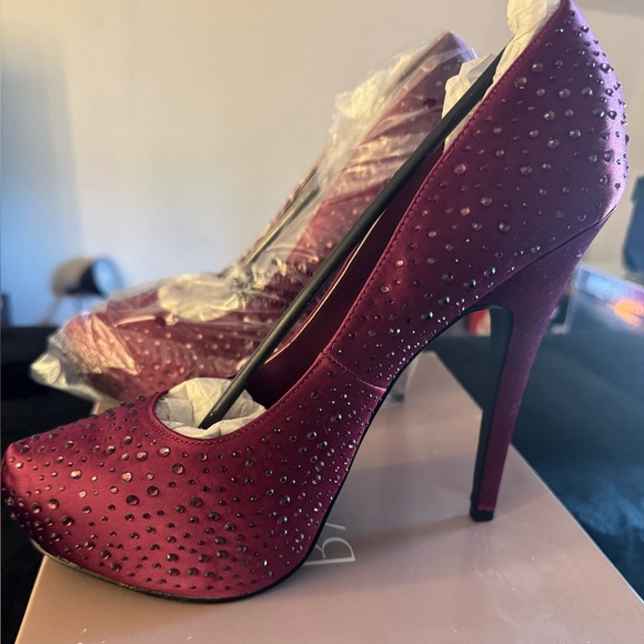 PALACE Burgundy Rhinestone Heels - Picture 3 of 9
